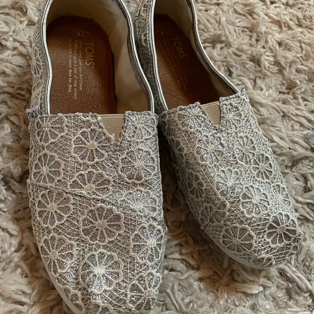 TOMS Classic Crochet Glitter Slip On Youth Size 6Y